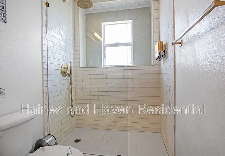403 Corvina Dr — Photo 48