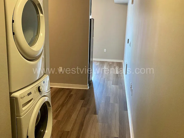 203 E Laurel St — Photo 35