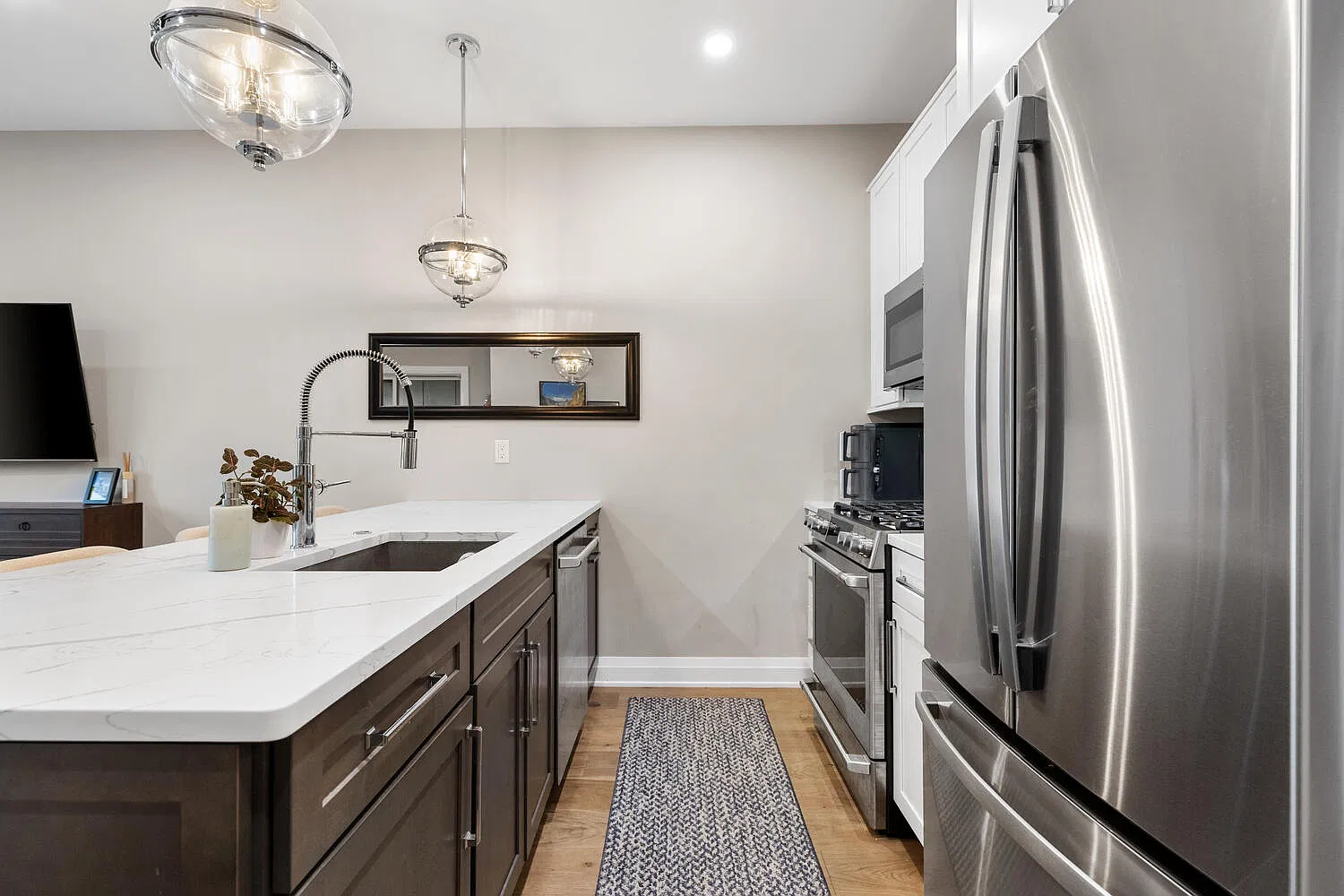 1 bed, 1.5 bath, 735 sqft, $3,250 — Photo 2