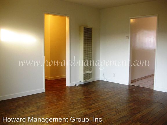 2nd image of 1924 Cloverfield Blvd APT 10