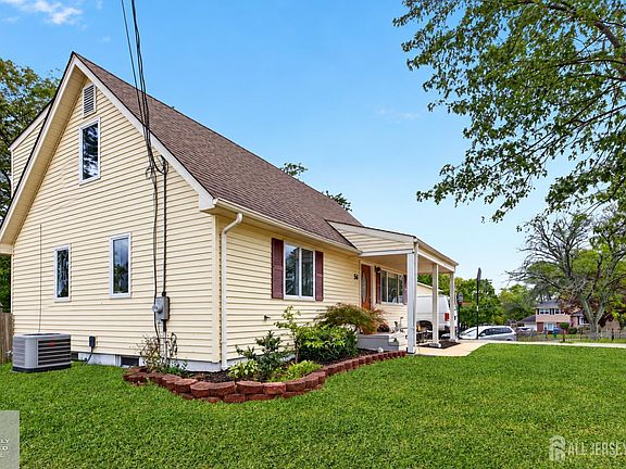 3rd image of 56 Rhode Island Dr