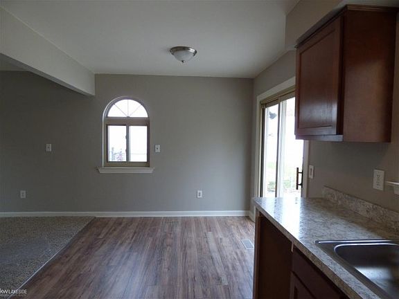 5th image of 24755 Orchid St