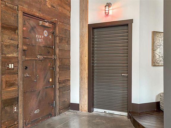 3rd image of 1113 Washington Ave #717
