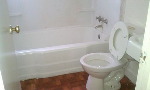 2706 Columbus bathroom_01212013