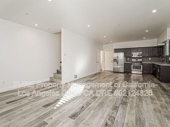3rd image of 1344 N Kenmore Ave