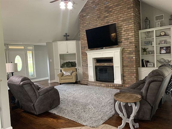 2nd image of 110 Woodridge Est