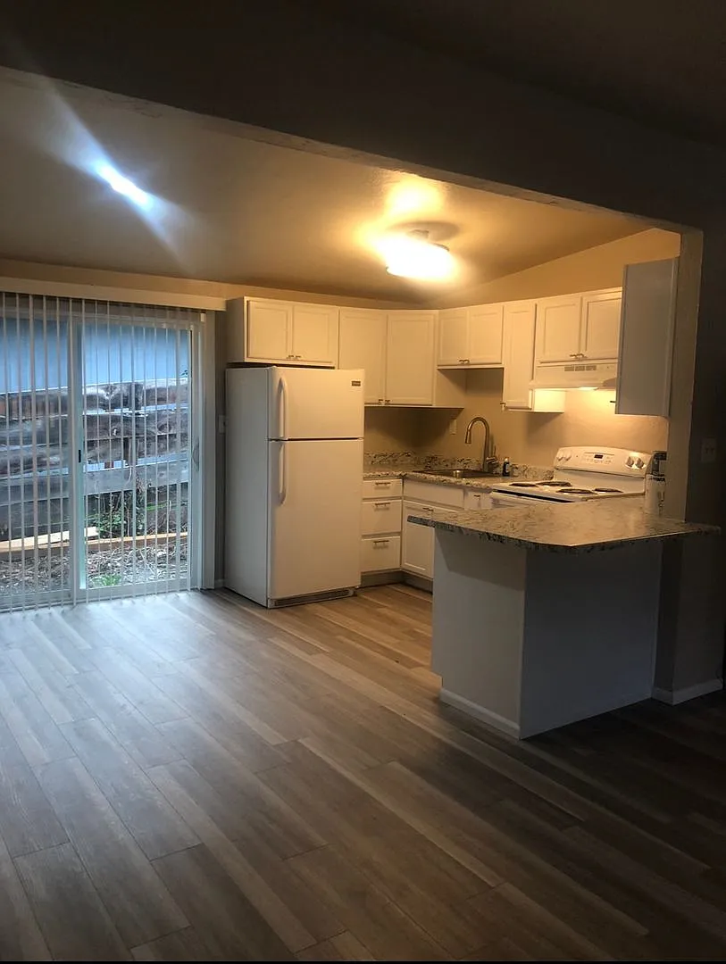 R1257 SW Plummer Avenue — Photo 4