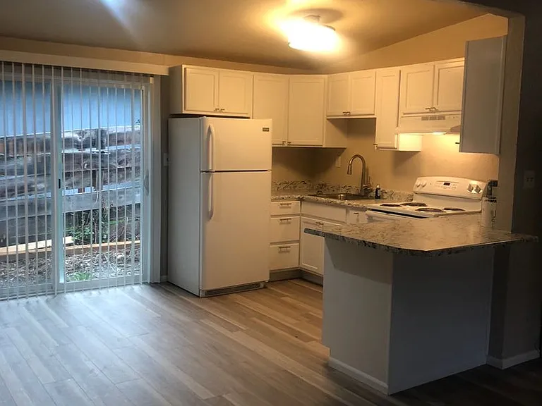 R1257 SW Plummer Ave — Photo 15