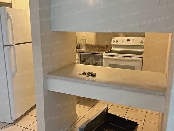 2nd image of 915 S Seminole Dr #14882812