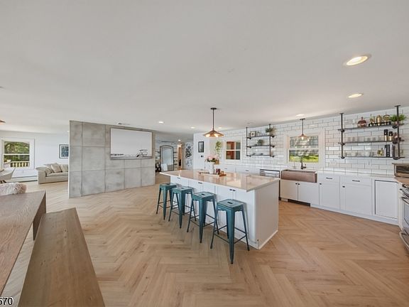 4th image of 40 Ithanell Rd
