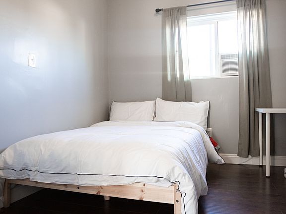 3rd image of 1302 W 35th St #1302