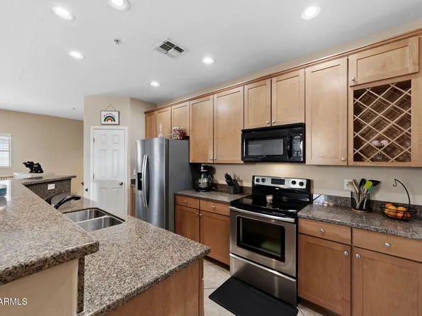 1330 S AARON Drive #215, Mesa, AZ 85209