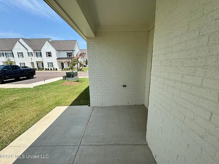 701 Southview Dr — Photo 11