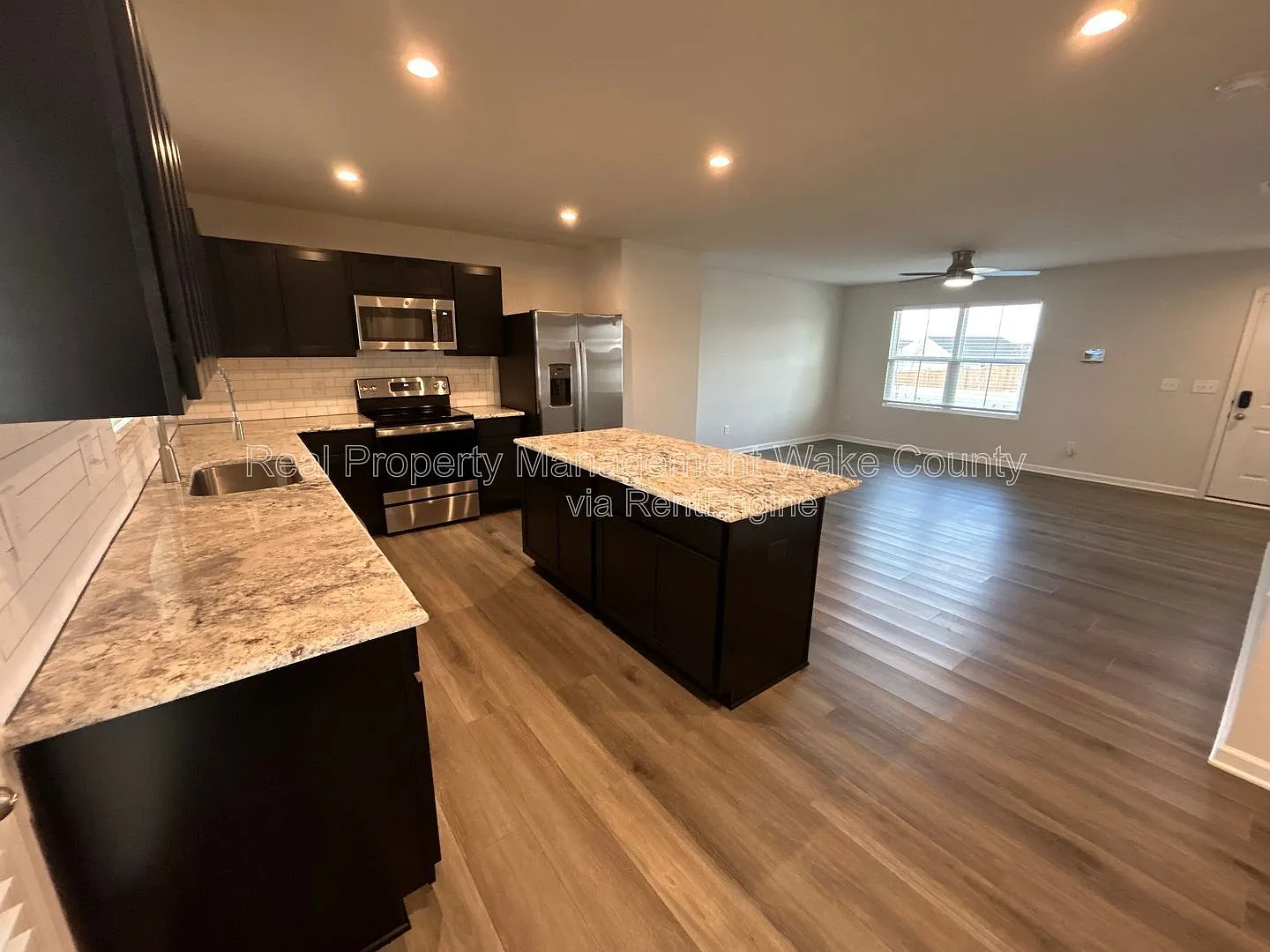 4 bed, 2.5 bath, 1990 sqft, $2,300 — Photo 4