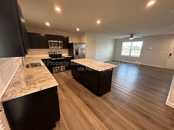4th image of 262 Hunting Wood Dr