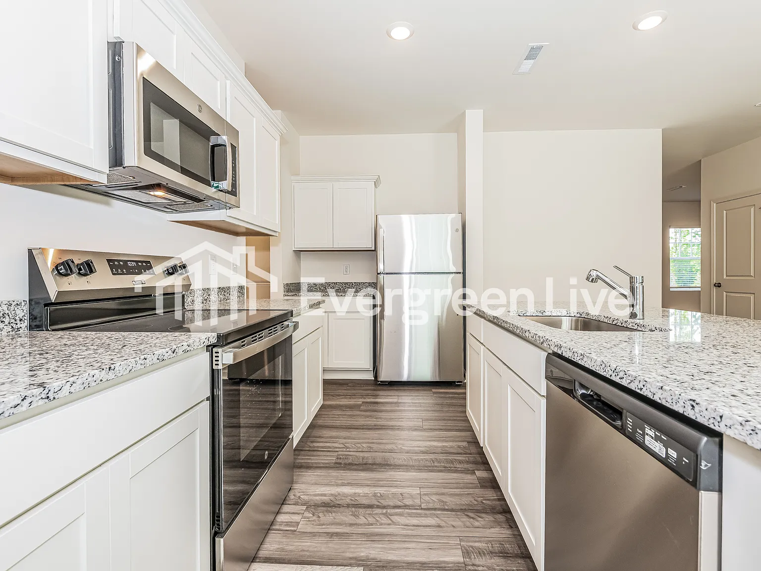 4 bed, 2.0 bath, 2095 sqft, $1,865 — Photo 3