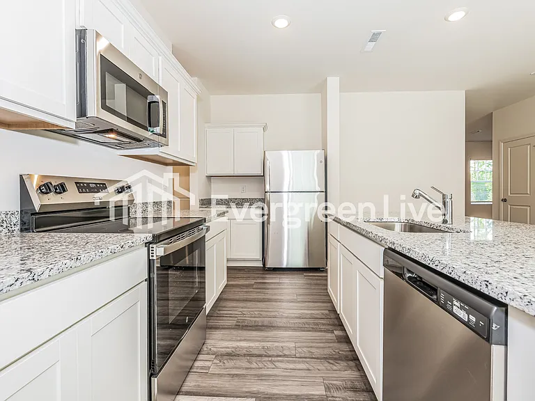 132 S Gallaspy Dr — Photo 3