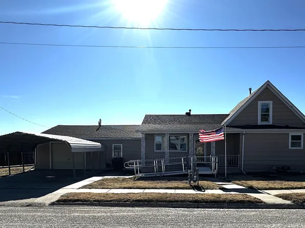 113 S 1st St, Damar, KS 67632