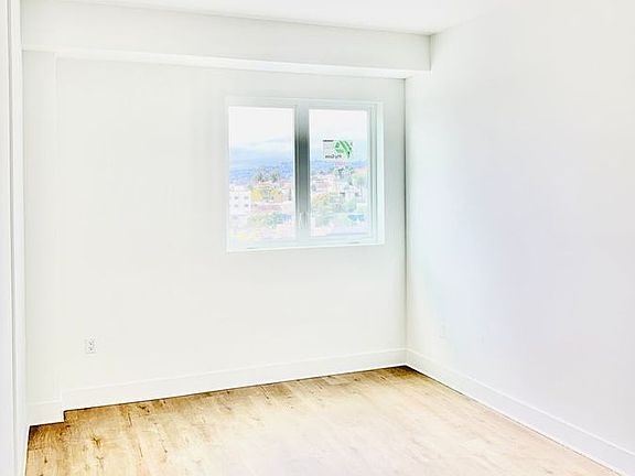 3rd image of 4055 Oakwood Ave #501