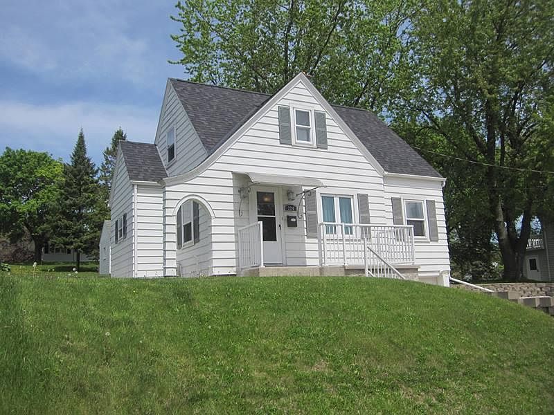 1st image of 224 Leavens Ave