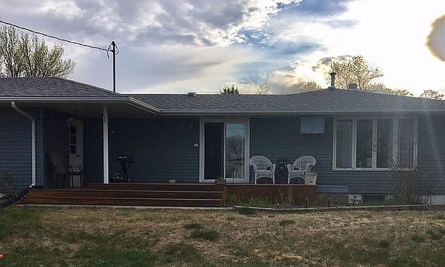 backyard deck w/patio door