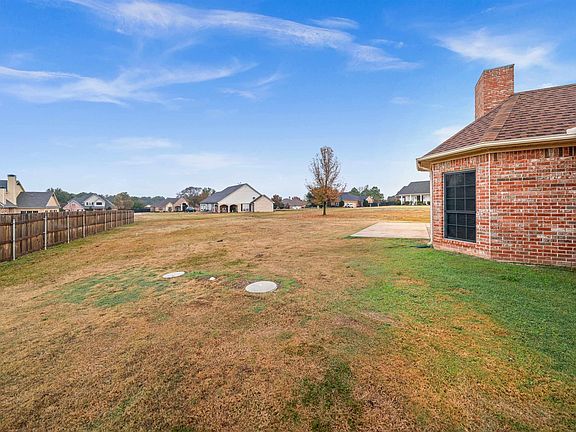 3rd image of 117 Lake Meadow Blvd