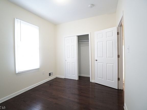 4th image of 290 N 6th St Floor 1