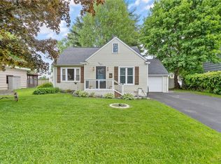 111 Patricia Ln, North Syracuse, NY 13212