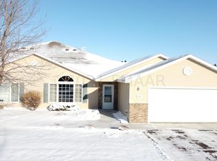 346 30th St N, Moorhead, MN 56560