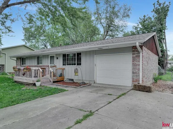 2634 Austin Dr, Lincoln, NE 68506