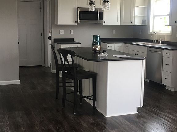 4th image of 3329 Heritage Blvd