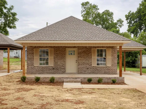305 W 1st St, Tuscumbia, AL 35674