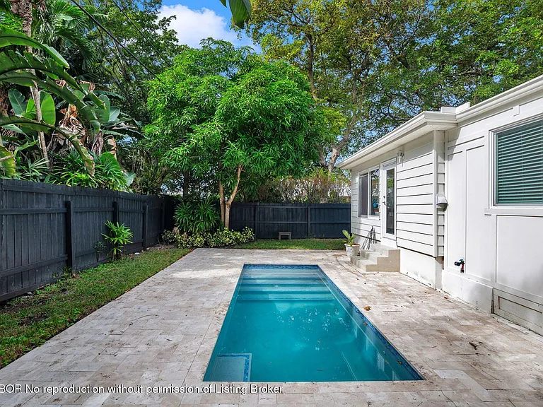 240 Almeria Rd — Photo 24