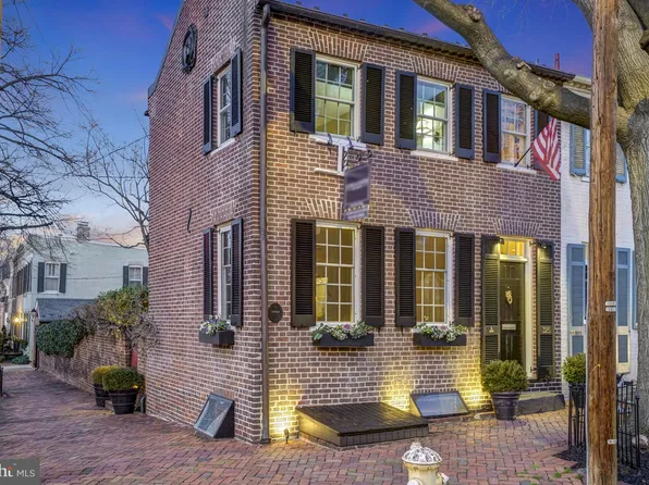 325 Queen St, Alexandria, VA 22314