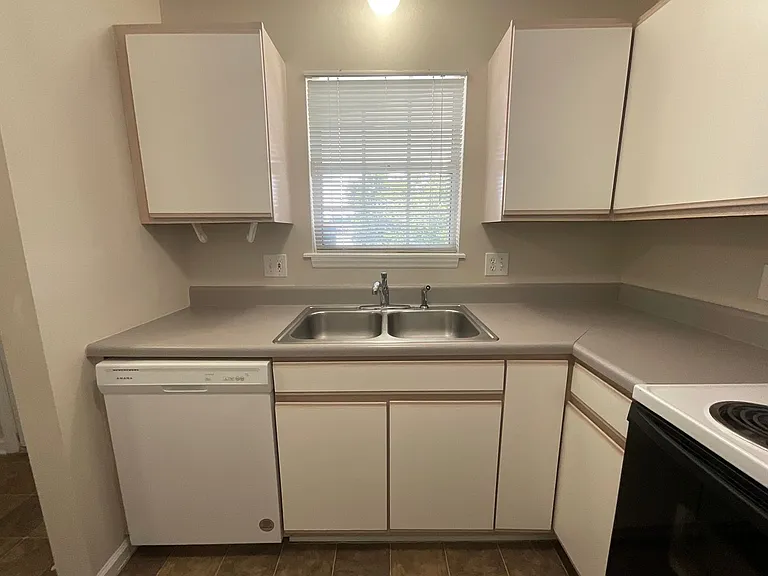 Meridian Park Apartments — Photo 33