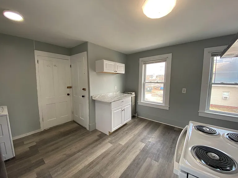 196 Main St #2 — Photo 3