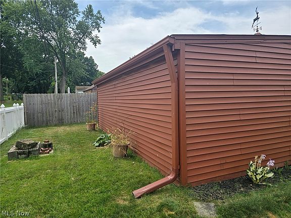 4th image of 135 Woodhill Dr