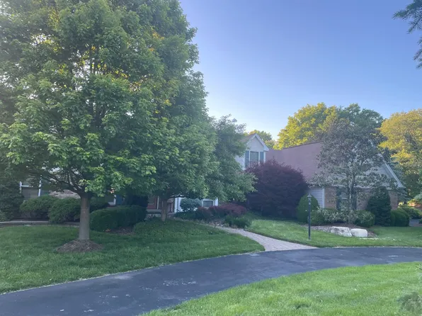 16756 Kehrs Mill Estates Dr, Chesterfield, MO 63005