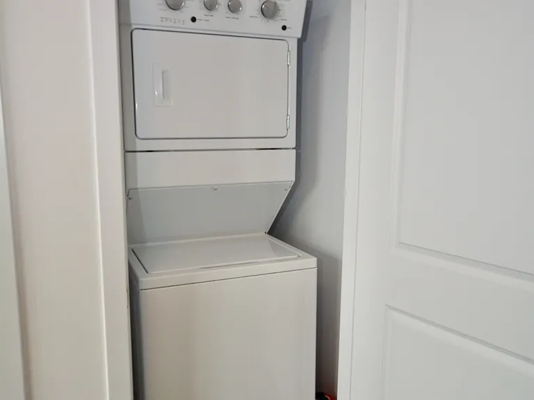 450 Dundas St E #404 — Photo 11