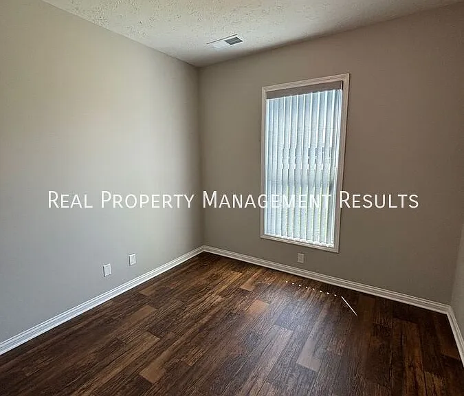 4817 White Chapel Dr — Photo 8