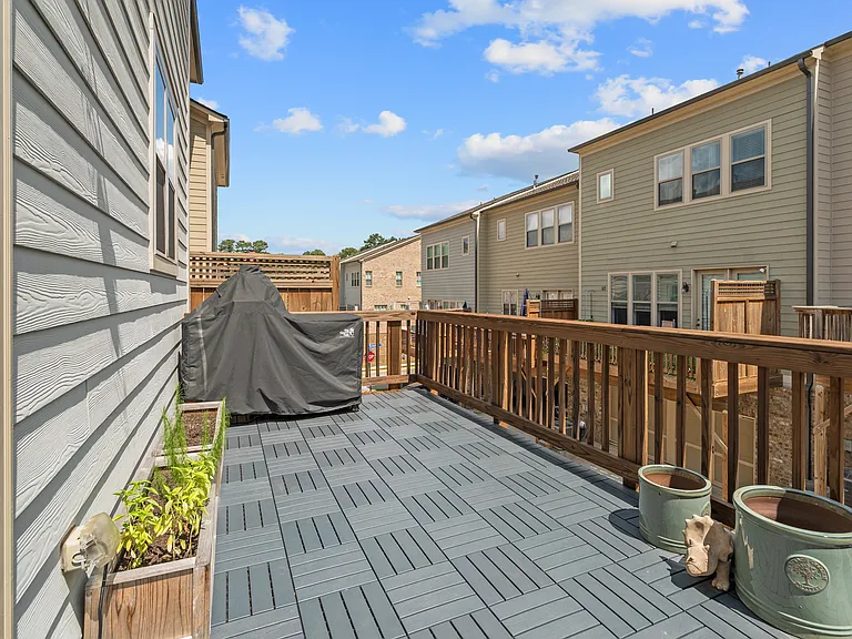 613 Harrington Hls — Photo 25