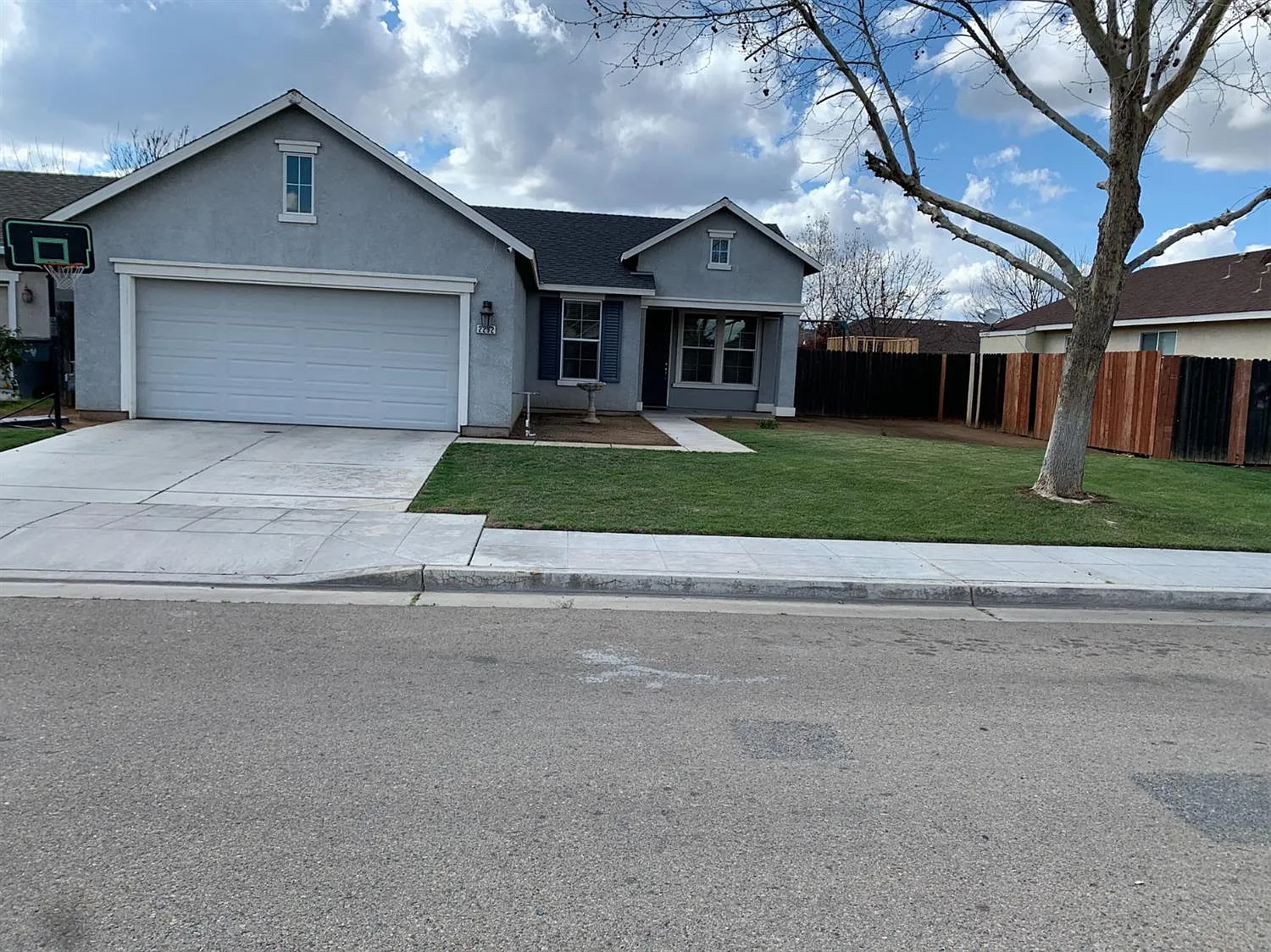 2292 S Villa Ave photo 1