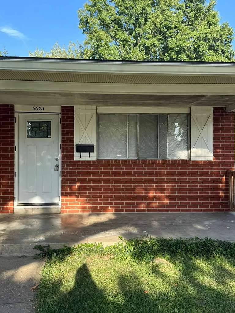 2 bed, 849 sqft, $1,325 — Photo 1