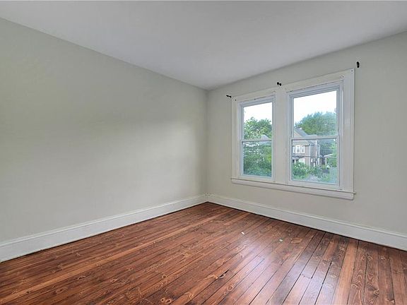 5th image of 1289 W 110th St