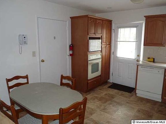 2nd image of 1136 Argyll Circle #B