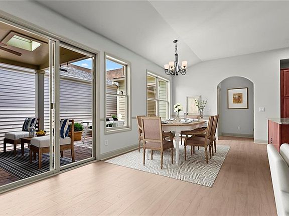 5th image of 622 Stickley Oak Way