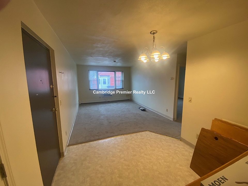 1st image of 148 Sycamore St #10