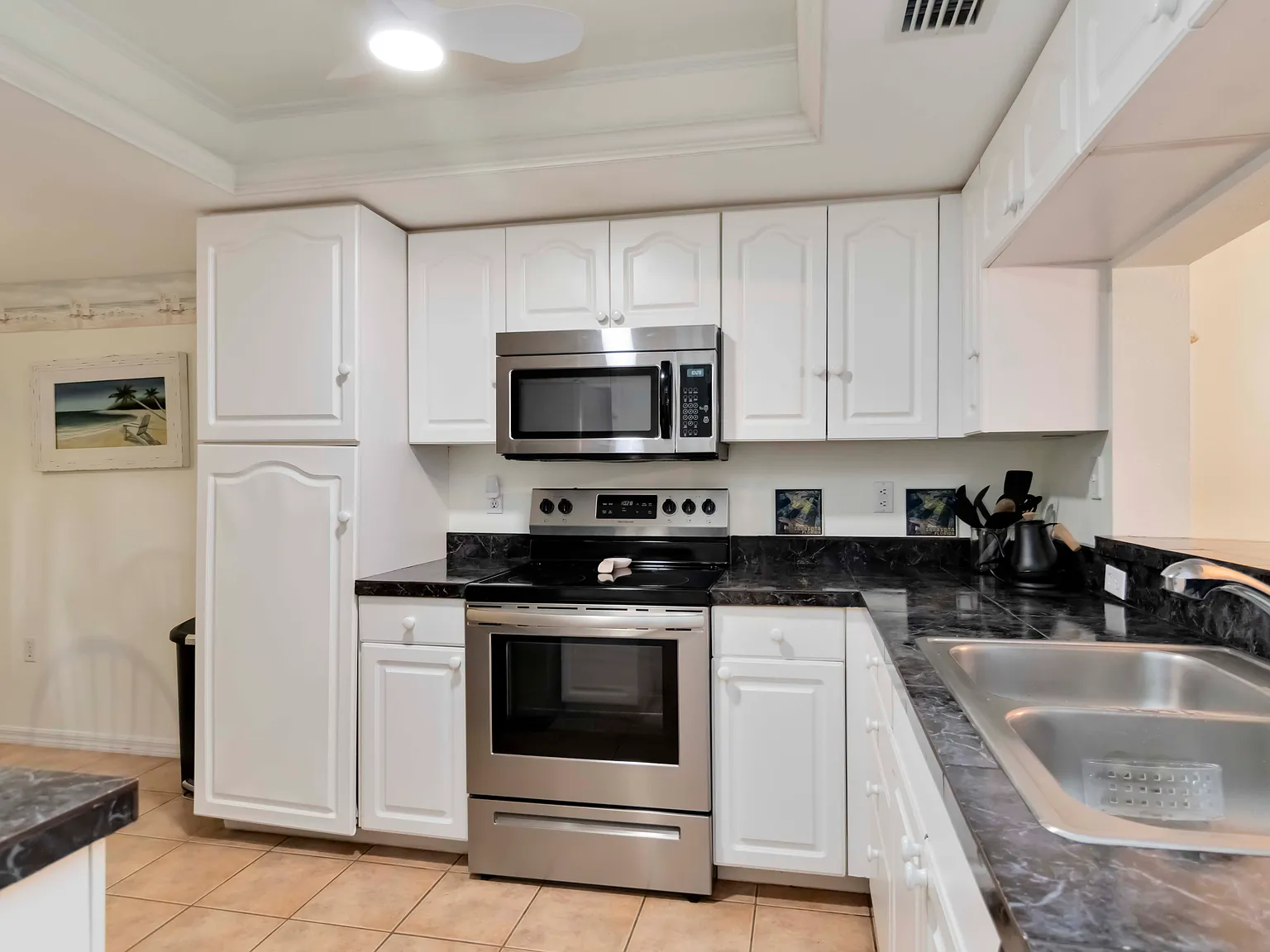 9330 Clubside Cir — Photo 3