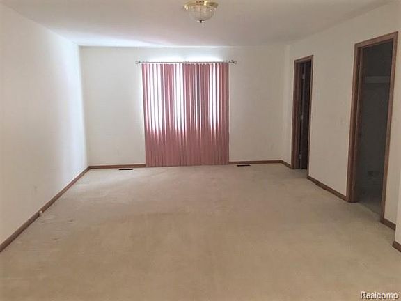5th image of 3322 Fanone Dr
