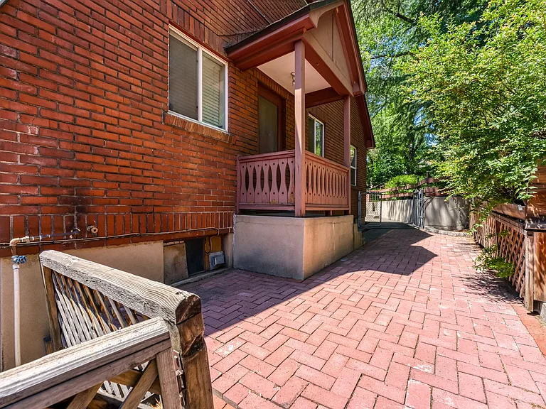 760 Marsh Ave — Photo 8